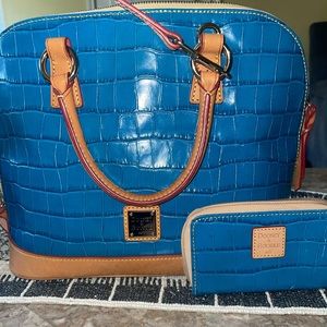 Dooney and Bourke purse / crossbody